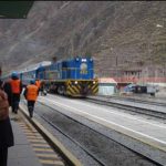 La estación de trenes que conecta a Cusco con Machupicchu está en Ollantaytambo.